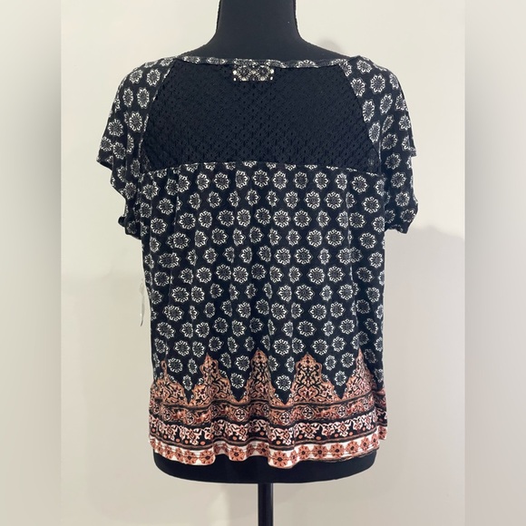 Bobbie Brooks L Like New Black Patterned/Crochet 100% Rayon Blouse 309 - Picture 4 of 5